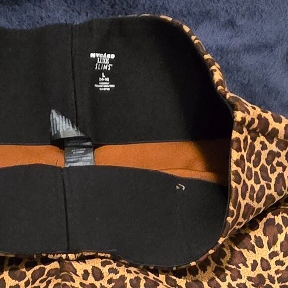 Peter Nygard Luxe Slim Leopard Pattern Pants - Picture 2 of 3